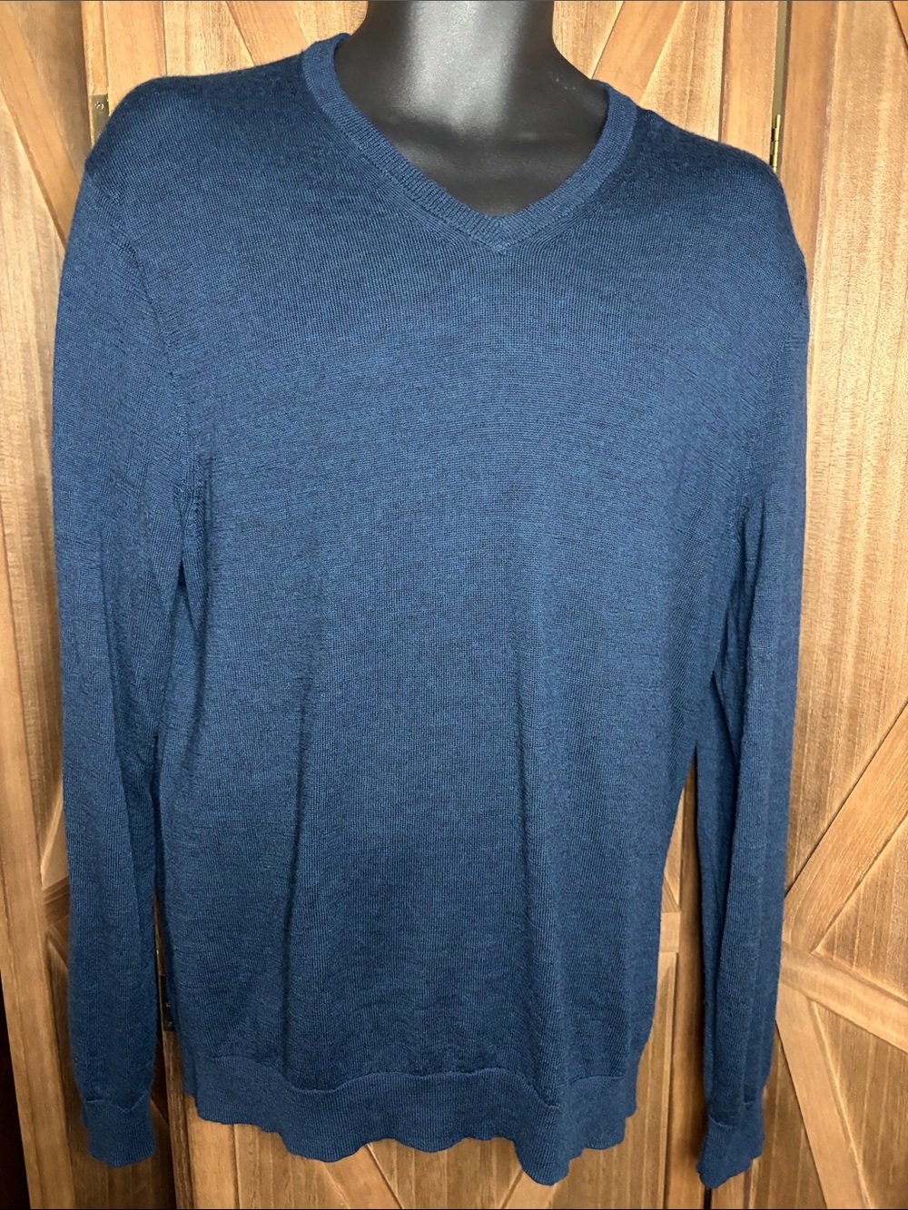 CALVIN KLEIN Men's Navy Blue V-Neck Extra Fine Merino Wool Sweater SIZE LARGE